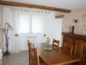 Maisons de vacances Gite Monetay-sur-Allier, 3 pieces, 4 personnes - FR-1-489-110 : photos des chambres