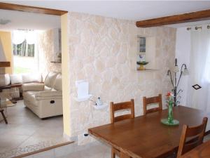 Maisons de vacances Gite Monetay-sur-Allier, 3 pieces, 4 personnes - FR-1-489-110 : photos des chambres