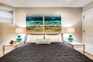 Garage Parking! Walk to Logan Square Station Plus Great Local Restaurants and Bars