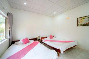 Standard Family Room with Garden View