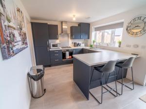 Pass the Keys Modern 3-Bed Home with Garden & Free Parking