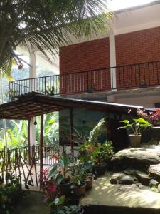 adams apple homestay