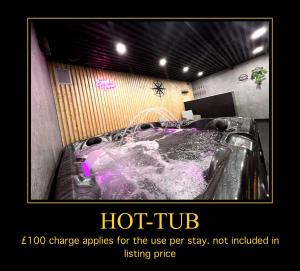 Penthouse Style Luxury 2 Bedroom House has Hot-Tub, extra fees apply