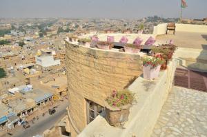 Deepak Hotel & Restaurant