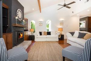 Mulberry House - Pet Friendly with Swimming Pool