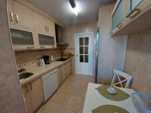 Sunny, spacious 3 bedroom apartment with seaview - L1 Red line stop PARADIS 2 min walk from rental