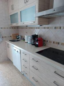 Sunny, spacious 3 bedroom apartment with seaview - L1 Red line stop PARADIS 2 min walk from rental