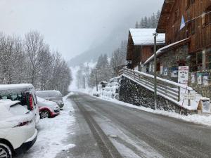 Auberges de jeunesse Auberge de Jeunesse HI La Clusaz : Chambre Simple avec Douche 