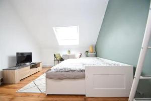 Appartements Tout equipe, 10mn RER B Aeroport CDG - Paris Gare du Nord, T11 Express, Le Bourget, 4eme etage, escaliers, Parc des Expositions, Parking rue Gratuit apres 19h : photos des chambres