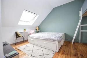 Appartements Tout equipe, 10mn RER B Aeroport CDG - Paris Gare du Nord, T11 Express, Le Bourget, 4eme etage, escaliers, Parc des Expositions, Parking rue Gratuit apres 19h : photos des chambres