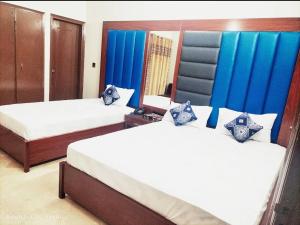 Deluxe Double or Twin Room room in Guest House Rashid Manhas Road Near Mallinum Mall & Agha Khan hospital