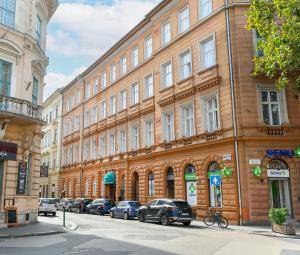 Maroon & Moss Residence