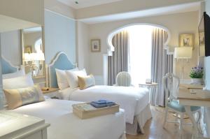 Phòng Hai Giường Đơn Loại Sang (Deluxe Twin Room)
