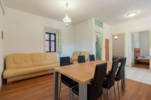 Villa Oleander - Stone House with Shared Seasonal Swimming Pool