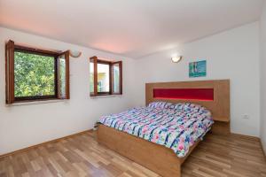 Villa Oleander - Stone House with Shared Seasonal Swimming Pool