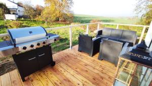 Ranch 66 - Wellness Tiny House Black Swallow ve stylu Route 66 se saunou, koupacím sudem a bazénem