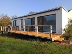 Ranch 66 - Moderní Tiny House Black Swallow ve stylu Route 66 se saunou a bazénem