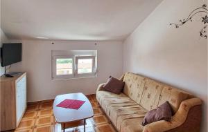 1 Bedroom Awesome Apartment In Vir