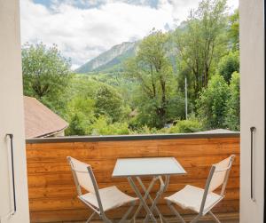 Hotels Au Gai Soleil du Mont-Aiguille : Chambre Quadruple