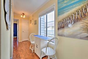 Convenient PCB Condo with Pool Access Walk to Beach