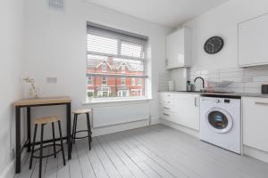 Charles Alexander Short Stay - Hove Suite