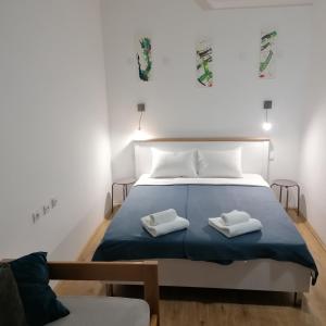 MON Accommodation free parking