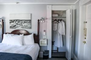 Queen Room room in The Emerson Inn