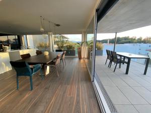 Luxusloft mit warmem Outdoor Whirlpool
