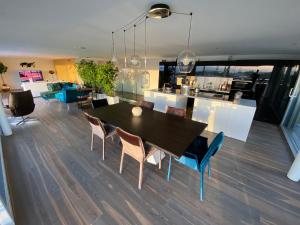 Luxusloft mit warmem Outdoor Whirlpool