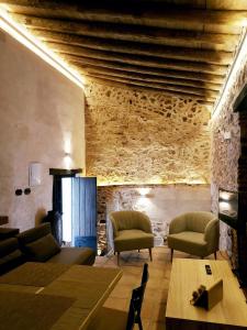 Balcón de la Moreria con leña