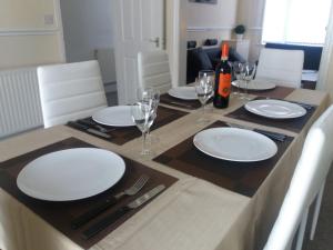 Home from Home near LFC & train station