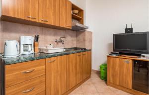 Beautiful Apartment In Barbat Na Rabu With Kitchen