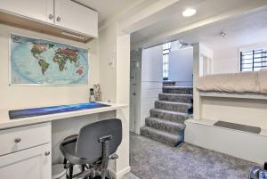 Steps to City Park and Restaurants Denver Studio