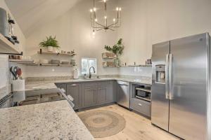 Modern Cottage Escape On Table Rock Lake!