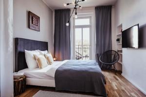 TurnKey I King George Square Studio