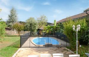 Maisons de vacances Amazing home in Puyo with Outdoor swimming pool, 3 Bedrooms and WiFi : photos des chambres