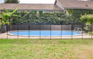 Maisons de vacances Amazing home in Puyo with Outdoor swimming pool, 3 Bedrooms and WiFi : photos des chambres