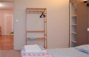Maisons de vacances Amazing Home In Puyo With Outdoor Swimming Pool : photos des chambres