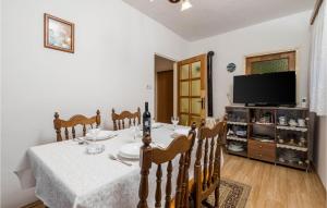 Amazing Apartment In Sveti Juraj With 2 Bedrooms And Wifi