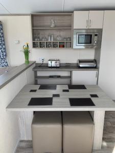 Beautiful Cornish Getaway, Static Caravan - Newperran Holiday Resort