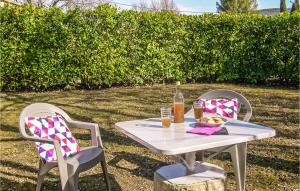 Maisons de vacances Awesome Home In Chauzon With House A Mountain View : photos des chambres