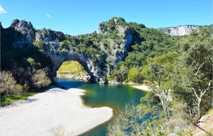 Maisons de vacances Beautiful home in Chauzon with 2 Bedrooms : photos des chambres