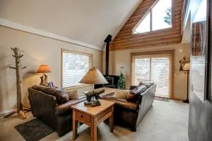 Blue River Escape Home - Peaceful - On River - Blue River