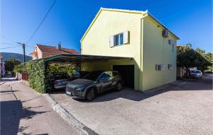 3 Bedroom Awesome Home In Poljica