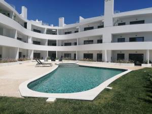 Apartment 2 bedrooms , centre of Alvor, open view and private parking