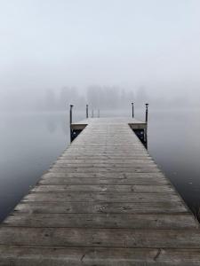 Villa Granhede -sjöläge med badtunna, eldstad med mera