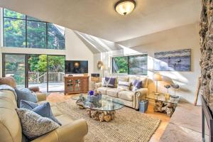 Spacious Redwood Retreat with Hidden Hot Tub