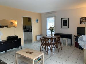 Appartement Cosy à Biscarrosse - 4 Pers, Centre-Ville, Parking, Balcon, Ménage Inclus - FR-1-319-445