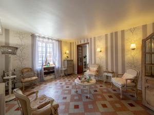 Maison dépoque avec sauna, jacuzzi et salle de jeux à 1h de Paris - Idéale famillesamateurs de stages - FR-1-590-4