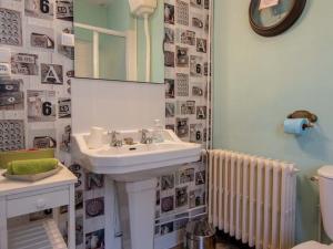 Maisons de vacances Gite Boisseaux, 6 pieces, 10 personnes - FR-1-590-4 : photos des chambres